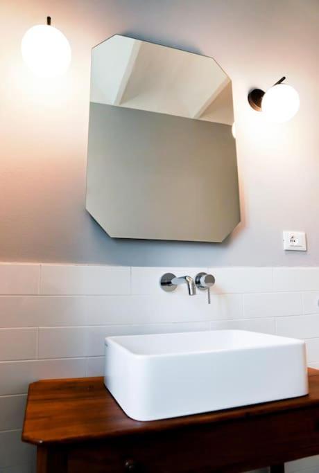 New Stylish 3-room On Lungarno Apartment Florence